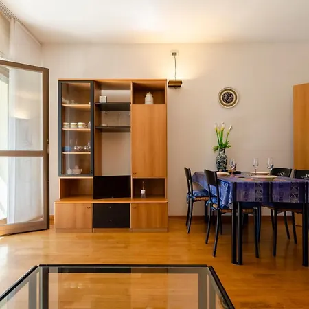 Apartment Altido Apt For 4, With Private Rooftop Terrace And View