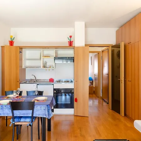 Altido Apt For 4, With Private Rooftop Terrace And View