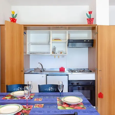 Altido Apt For 4, With Private Rooftop Terrace And View