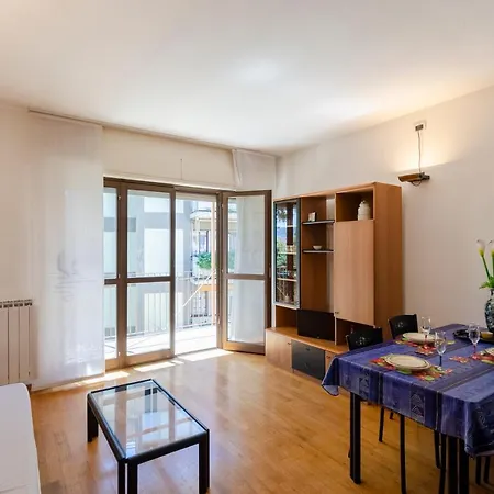 Altido Apt For 4, With Private Rooftop Terrace And View