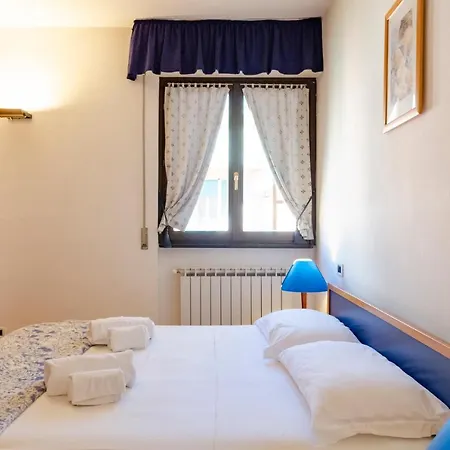 Altido Apt For 4, With Private Rooftop Terrace And View *
