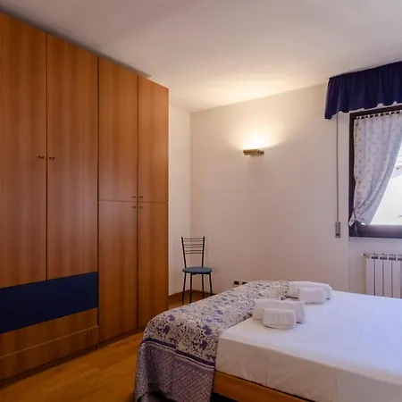 Altido Apt For 4, With Private Rooftop Terrace And View Lägenhet *
